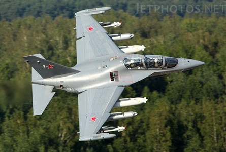 Ngoài vai trò huấn luyện, Yak-130 cũng có thể thực hiện nhiệm vụ tấn công hạng nhẹ và trinh sát.