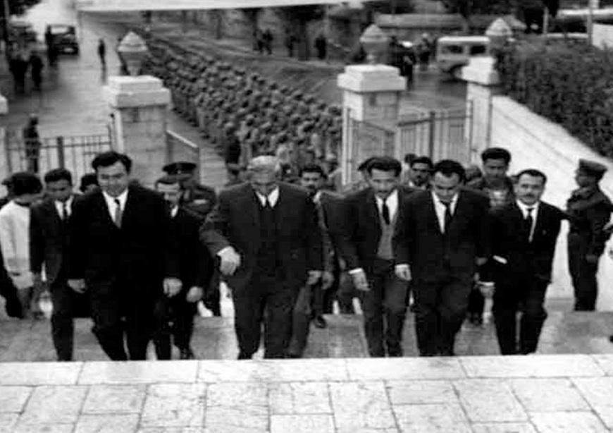 Eli Cohen trong một lần tháp tùng Tổng thống Syria Amin Hafiz. Ảnh: Times of Israel.