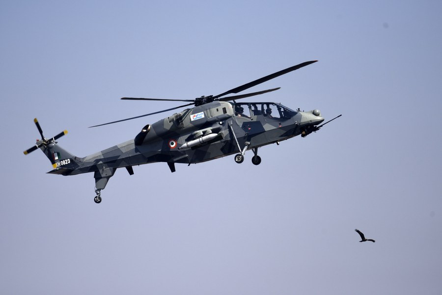 Máy bay trực thăng chiến đấu hạng nhẹ Prachand của Ấn Độ trong buổi khai mạc Aero India 2023. Máy bay trực thăng chiến đấu hạng nhẹ Prachand của Ấn Độ trong buổi khai mạc Aero India 2023.