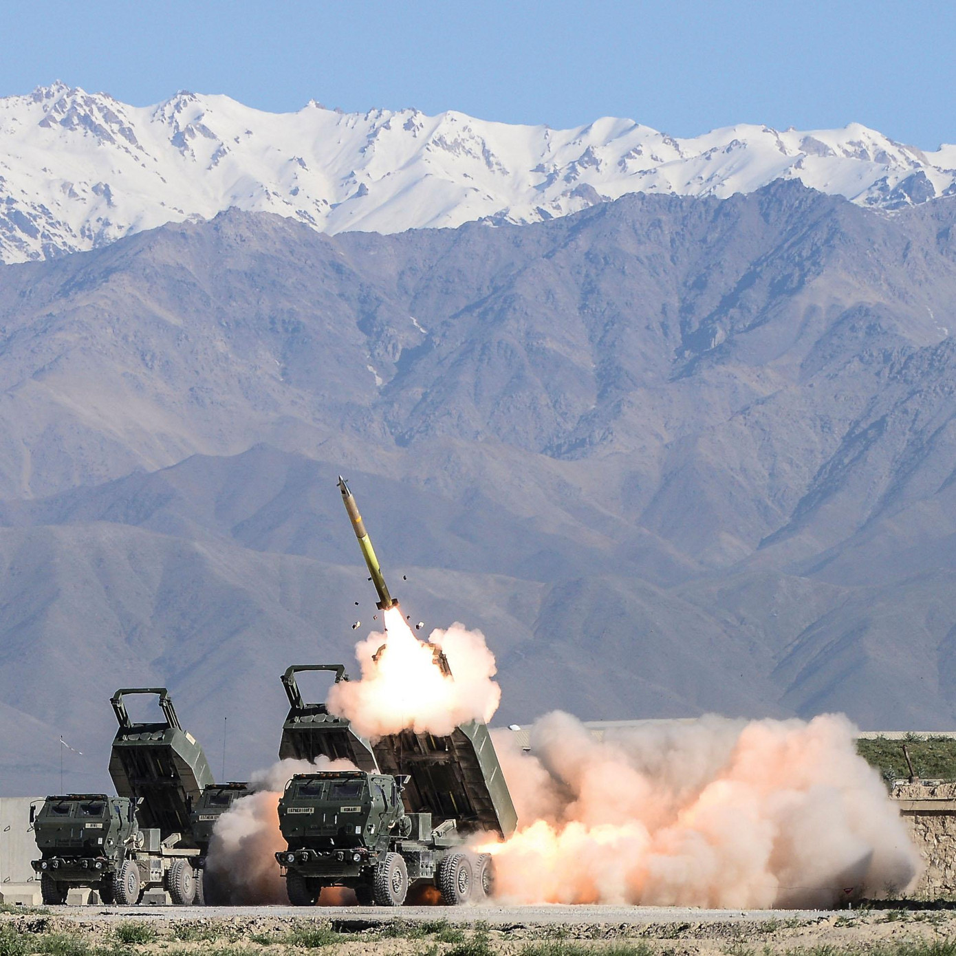 Bệ phóng tên lửa HIMARS M142. Ảnh: Army Bệ phóng tên lửa HIMARS M142. Ảnh: Army