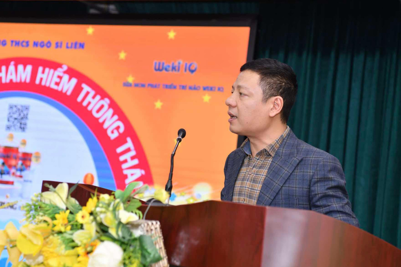 Nhà báo Phạm Định Thi phát biểu khởi động cuộc thi. Ảnh: Trường Phạm