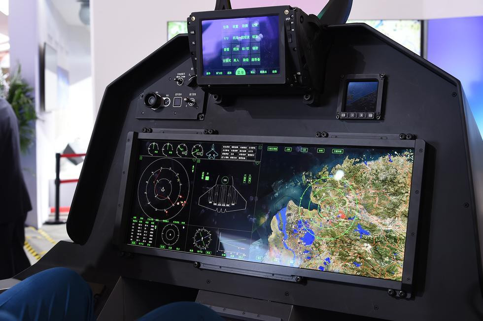 Mô hình buồng lái của tiêm kích tàng hình J-20. Ảnh: sina Mô hình buồng lái của tiêm kích tàng hình J-20. Ảnh: sina