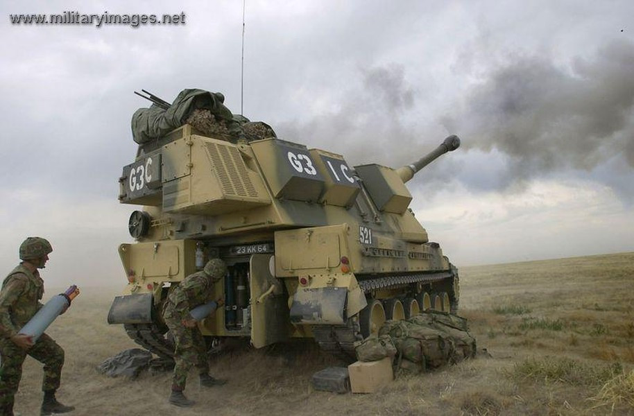 AS90 có thể mang tổng cộng 48 quả đạn. Ảnh: Military AS90 có thể mang tổng cộng 48 quả đạn. Ảnh: Military