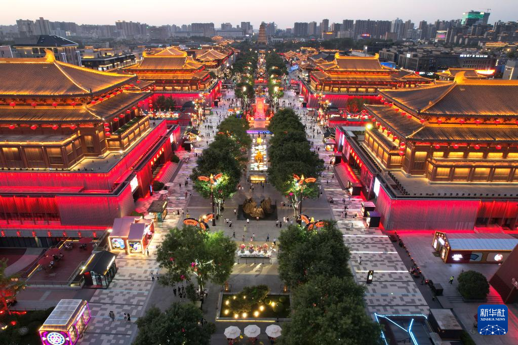 Khung cảnh thành phố "không bao giờ ngủ" ở Tây An.