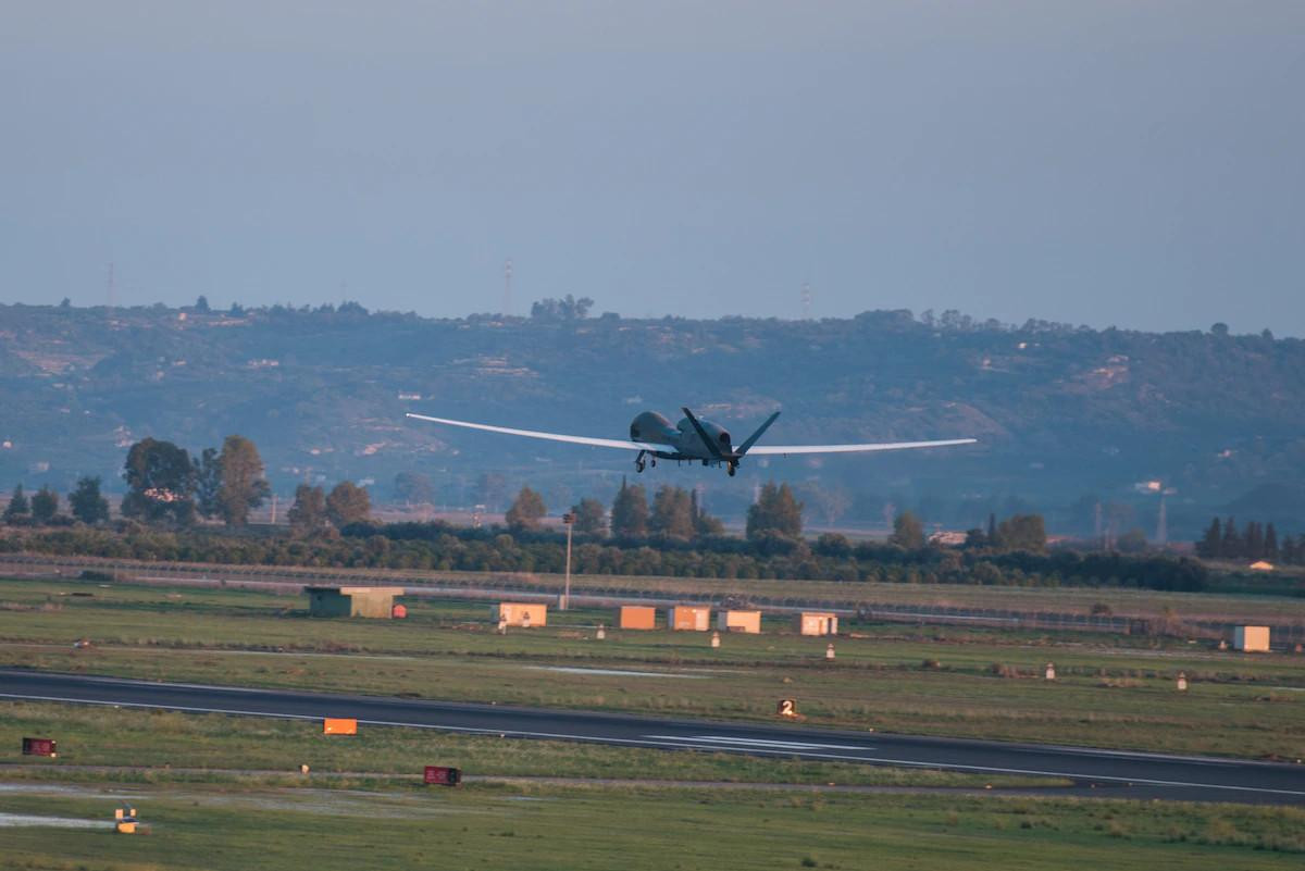 RQ-4 Global Hawk được đánh giá là một trong những UAV tối tân nhất thế giới hiện nay. Ảnh: af.mil