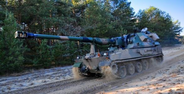 Pháo có thể di chuyển trên mọi địa hình. Ảnh: armadninoviny Pháo có thể di chuyển trên mọi địa hình. Ảnh: armadninoviny