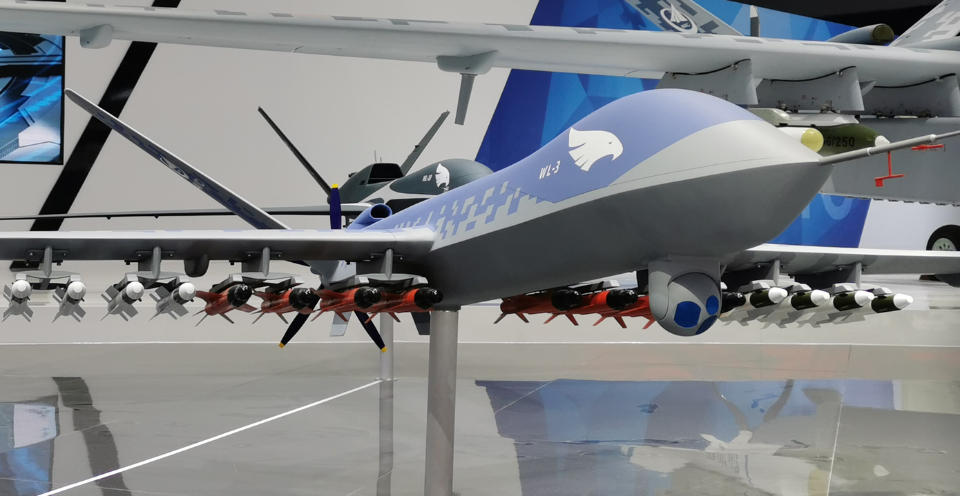 Thiết bị điện quang được lắp phía trước thân máy bay. Ảnh: Sina