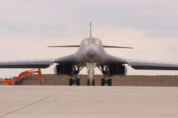 Máy bay ném bom B-1B Lancer ở Romania trong cuộc tập trận Air Defender.