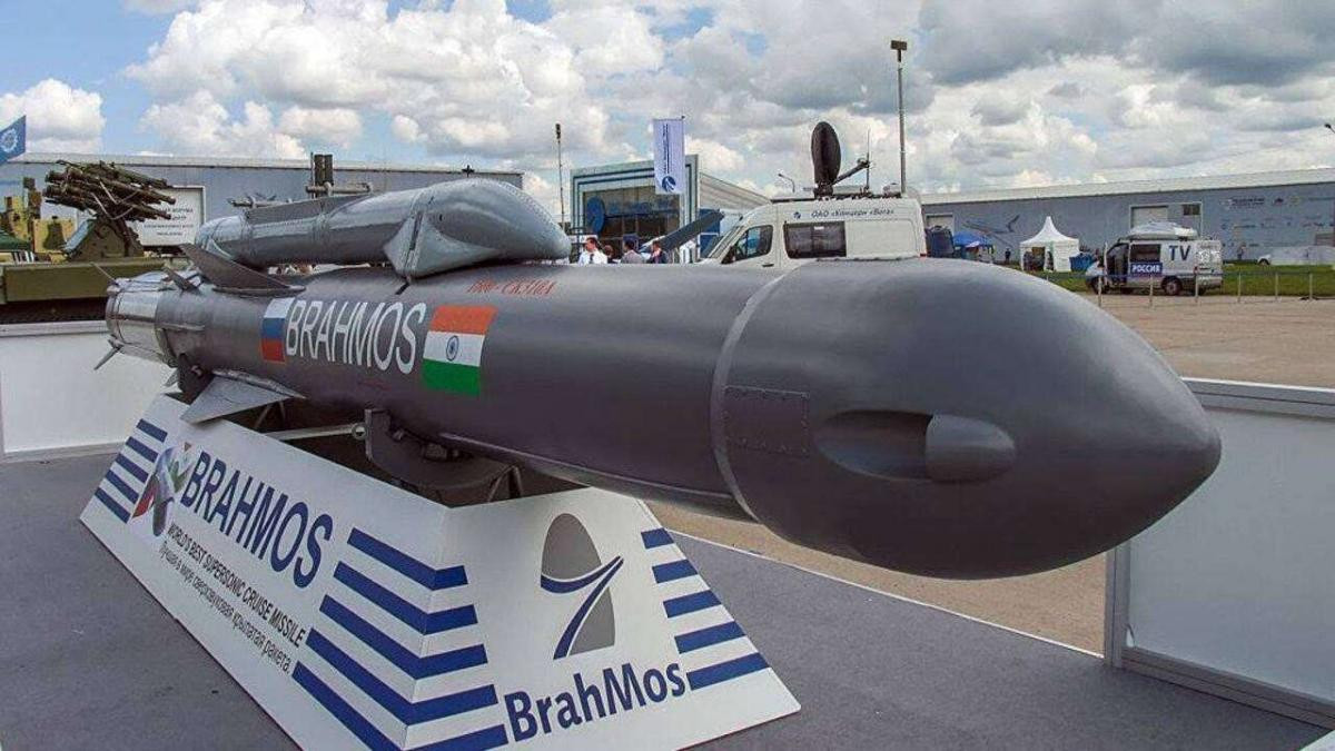 Tên lửa Brahmos. Ảnh: DNA India Tên lửa Brahmos. Ảnh: DNA India