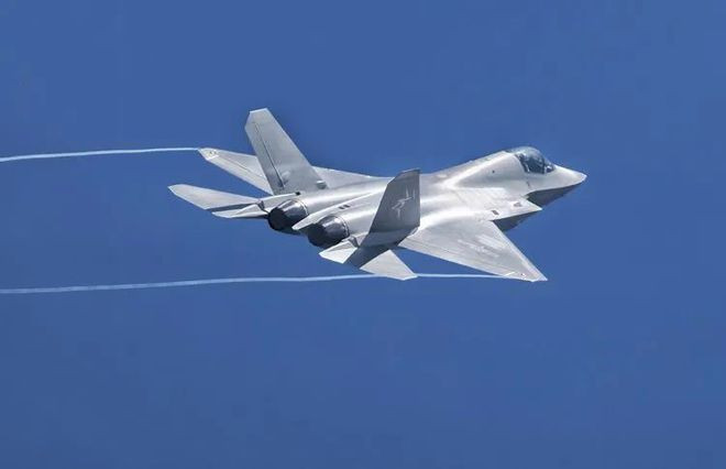 Những hình ảnh đầu tiên về máy bay chiến đấu tàng hình J-35A. Nguồn: CCTV