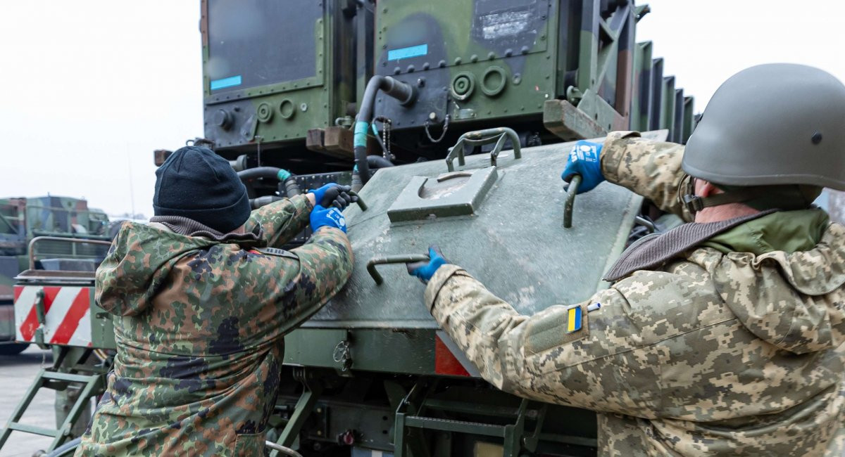 Ngoài việc vận hành Patriot, binh sĩ Ukraine cũng được đào tạo bảo trì và sửa chữa hệ thống phòng không này. Ngoài việc vận hành Patriot, binh sĩ Ukraine cũng được đào tạo bảo trì và sửa chữa hệ thống phòng không này.