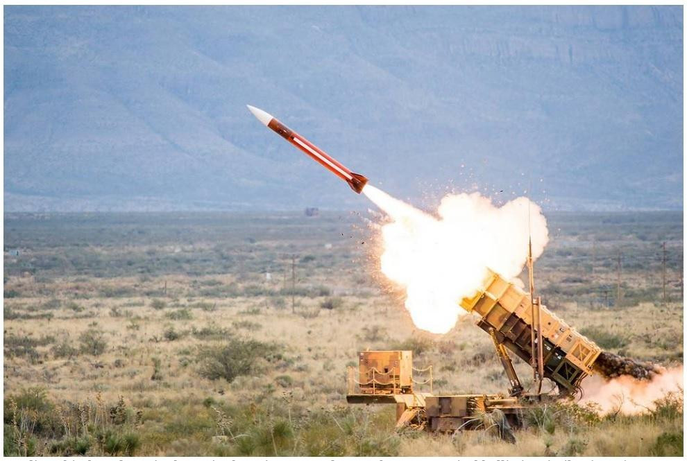 Những khẩu đội tên lửa Patriot khai hỏa. Ảnh: Defense News
