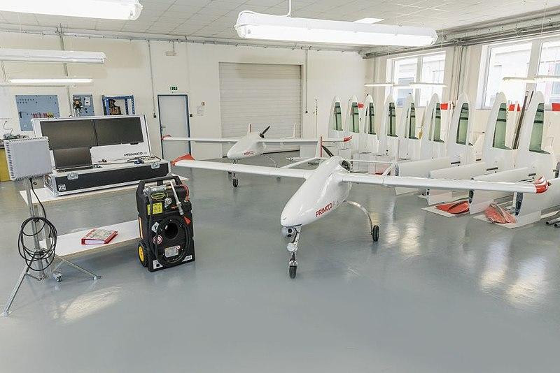 Trạm điều khiển mặt đất và UAV Primoco. Ảnh: wikipedia