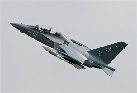 Ngoài vai trò huấn luyện, Yak-130 cũng có thể thực hiện nhiệm vụ tấn công hạng nhẹ và trinh sát.