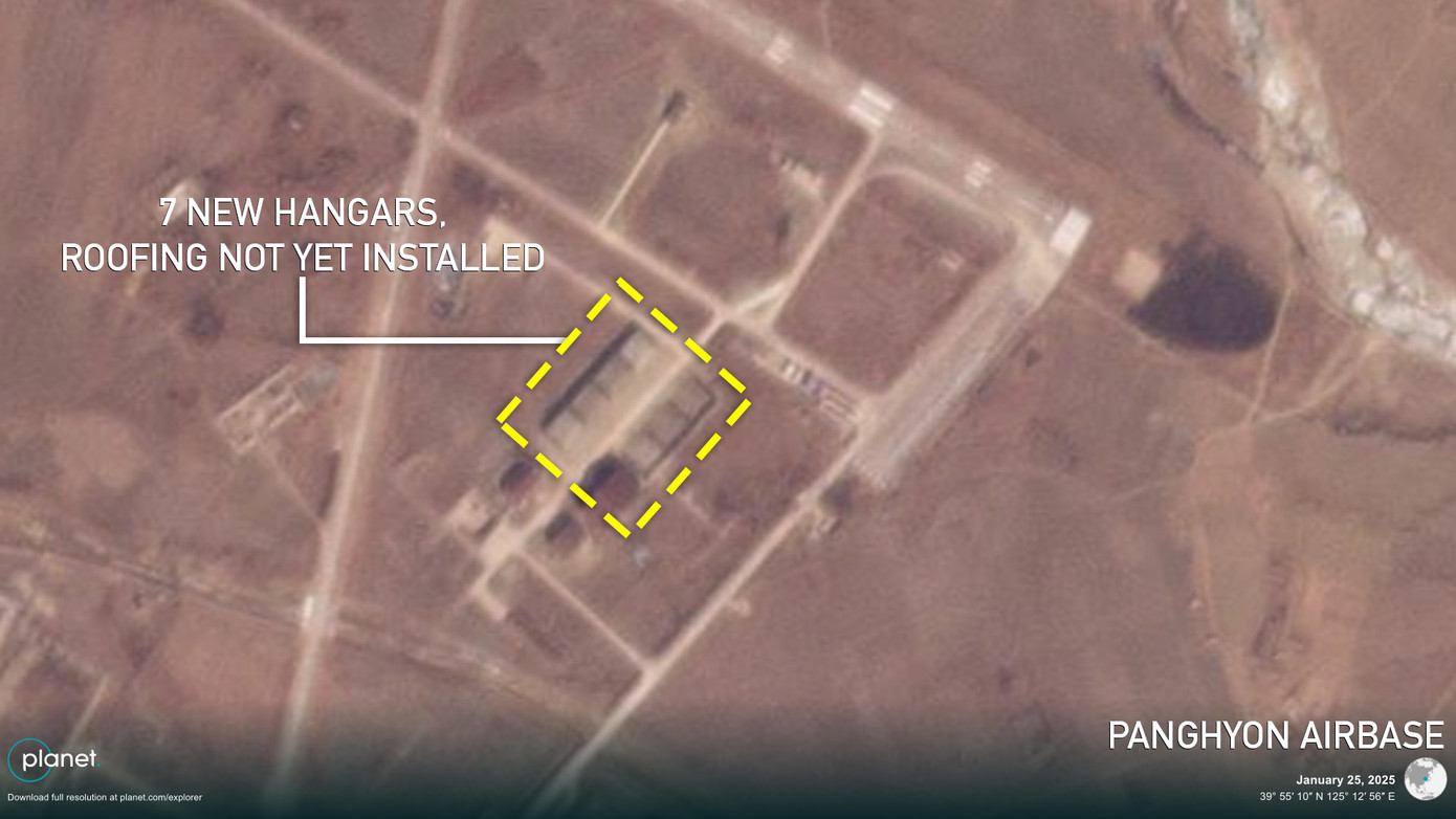 Triều Tiên đang xây dựng các nhà chứa cho UAV. Triều Tiên đang xây dựng các nhà chứa cho UAV.