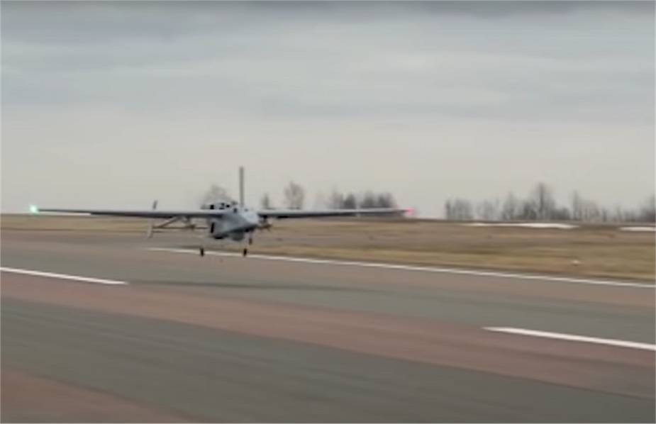 Forpost-R có thể bay với tốc độ 200 km/h. Ảnh: armyrecognition Forpost-R có thể bay với tốc độ 200 km/h. Ảnh: armyrecognition