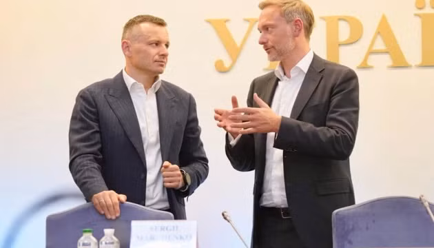 Bộ trưởng Tài chính Đức Christian Lindner (phải) và người đồng cấp Ukraine, Serhiy Marchenko (trái) trong cuộc họp hôm 14/8.