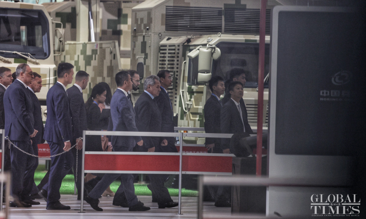 Thư ký Hội đồng An ninh Liên bang Nga Sergei Shoigu tham dự triển lãm hàng không tại Trung Quốc. Thư ký Hội đồng An ninh Liên bang Nga Sergei Shoigu tham dự triển lãm hàng không tại Trung Quốc.