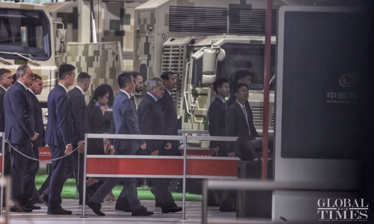 Thư ký Hội đồng An ninh Liên bang Nga Sergei Shoigu tham dự triển lãm hàng không tại Trung Quốc. Thư ký Hội đồng An ninh Liên bang Nga Sergei Shoigu tham dự triển lãm hàng không tại Trung Quốc.