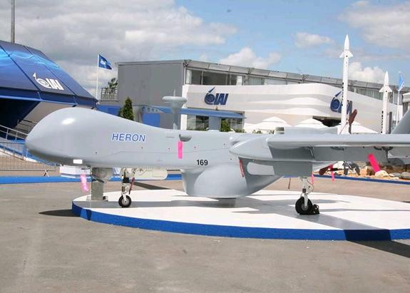UAV Heron 1 tại một cơ sở của IAI. Ảnh Army