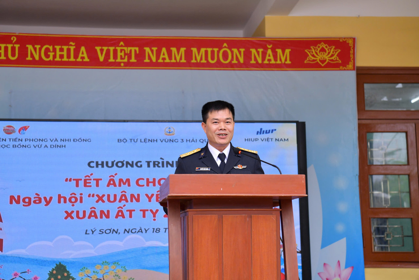 Đại tá Nguyễn Hữu Hùng – Chính ủy Trung đoàn 351 gửi lời cảm ơn đến Báo TNTP&NĐ và nhà tài trợ HIUP. Đại tá Nguyễn Hữu Hùng – Chính ủy Trung đoàn 351 gửi lời cảm ơn đến Báo TNTP&NĐ và nhà tài trợ HIUP.