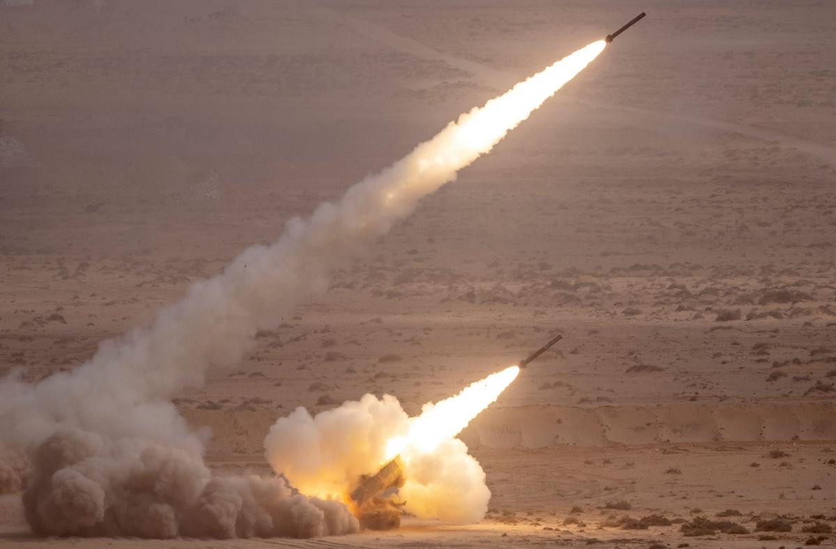 Cận cảnh HIMARS khai hỏa. Ảnh: AFP Cận cảnh HIMARS khai hỏa. Ảnh: AFP
