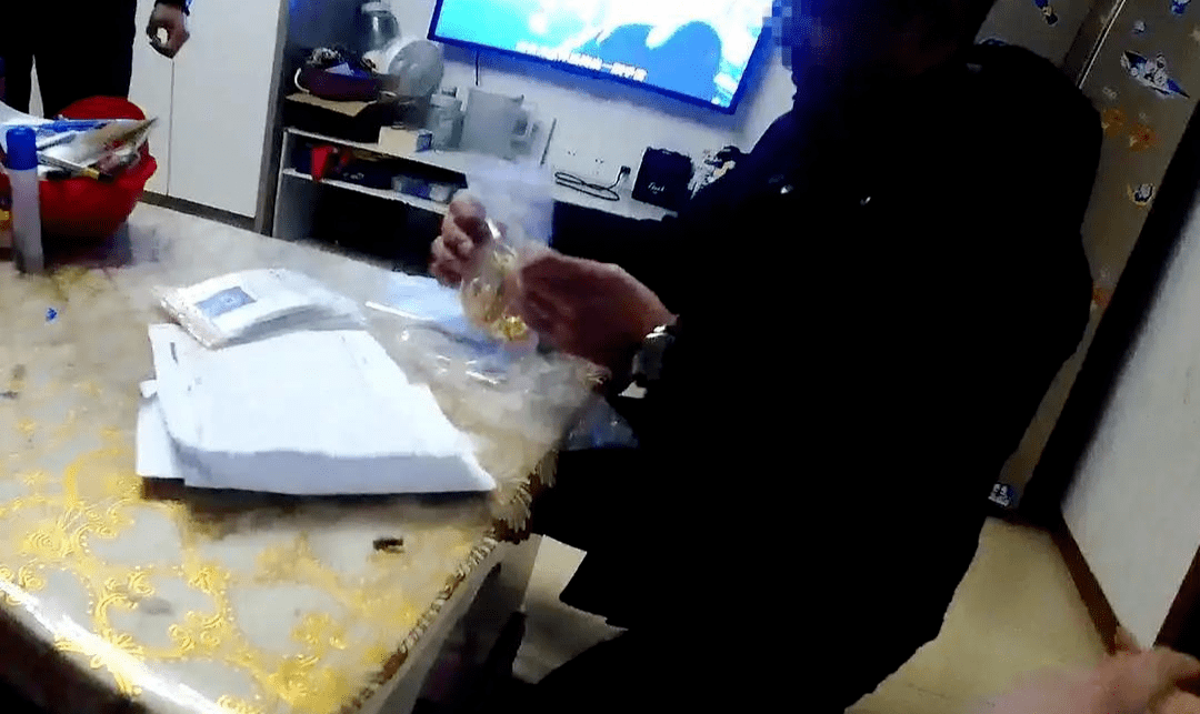 Ông Ngô nhận lại số vàng bị rơi.