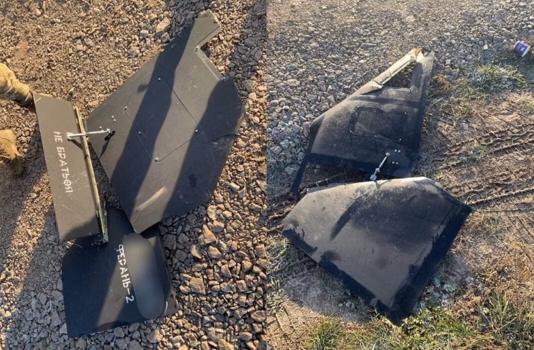 Các mảnh vỡ của chiếc UAV Shahed "đen" của Nga bị bắn rơi hôm 25/11. Các mảnh vỡ của chiếc UAV Shahed "đen" của Nga bị bắn rơi hôm 25/11.