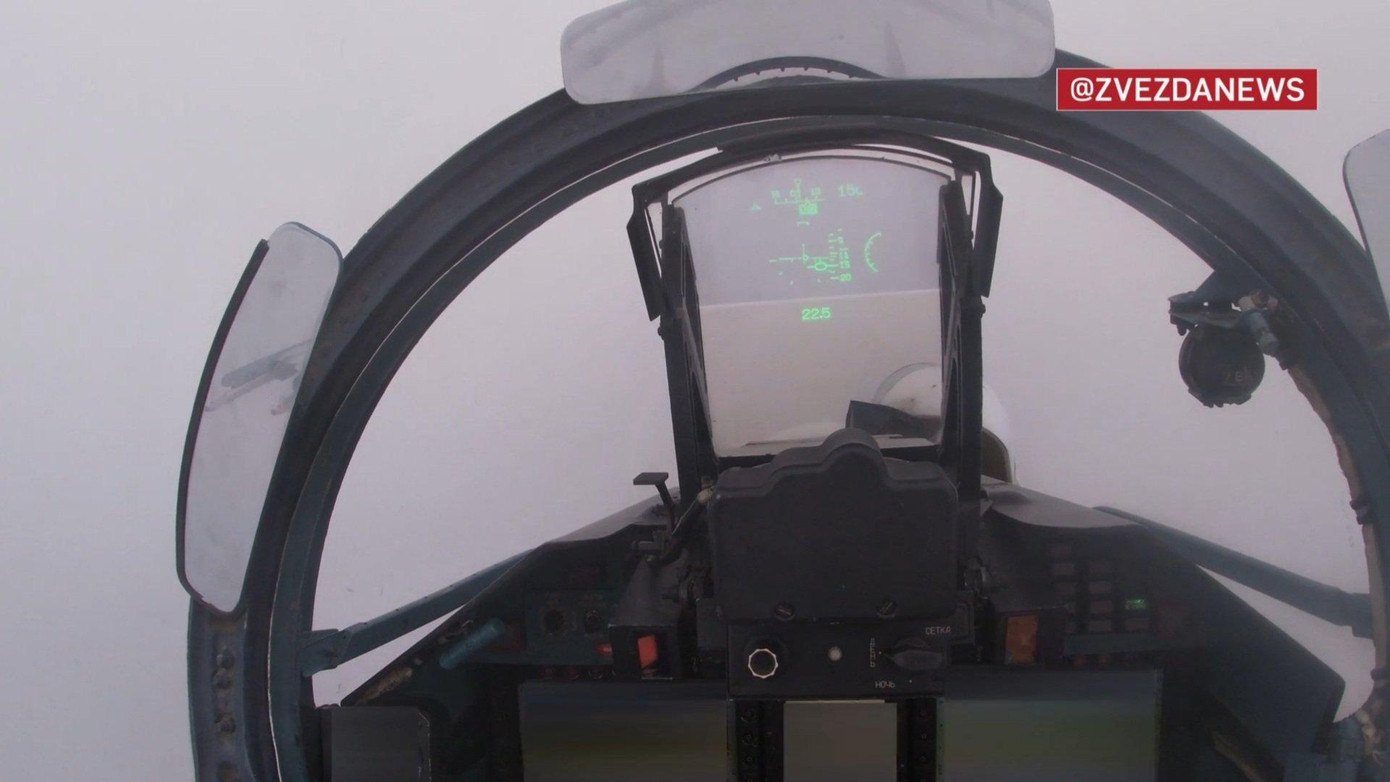Buồng lái hiện đại và màn hình đa chức năng. Ảnh: Zvezda News Buồng lái hiện đại và màn hình đa chức năng. Ảnh: Zvezda News