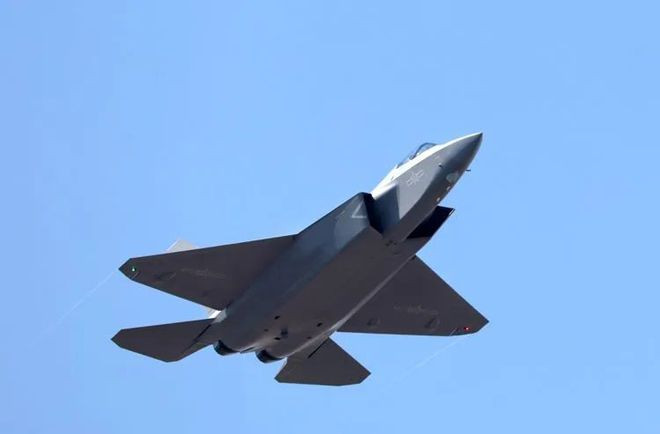 Những hình ảnh đầu tiên về máy bay chiến đấu tàng hình J-35A. Nguồn: CCTV