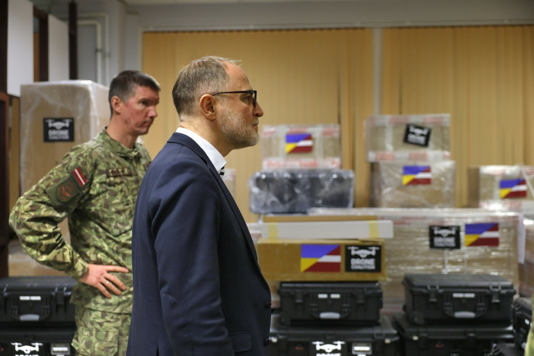 Latvia chuẩn bị hơn 1.000 máy bay không người lái cho Ukraine. Ảnh: Bộ trưởng Andris Spruds