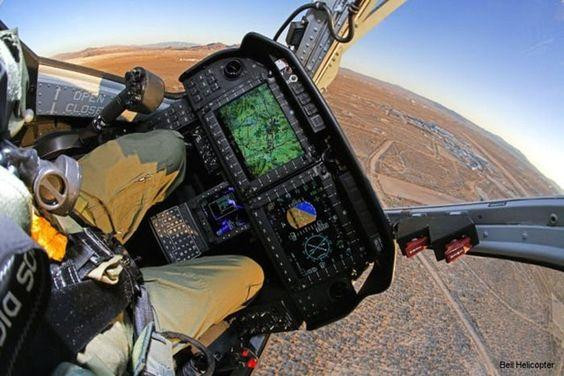Buồng lái của trực thăng AH-1Z Viper . Ảnh: Printerest