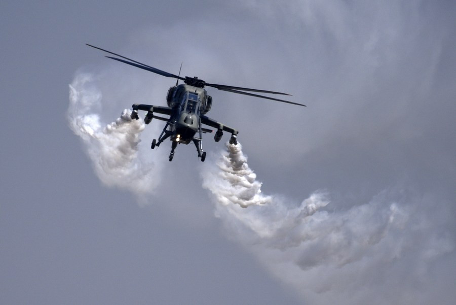 Đây là nơi phô diễn sức mạnh của nền công nghiệp quốc phòng Ấn Độ cũng như tiềm lực hàng không của quốc gia Nam Á này. Đây là nơi phô diễn sức mạnh của nền công nghiệp quốc phòng Ấn Độ cũng như tiềm lực hàng không của quốc gia Nam Á này.