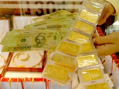 Giá vàng đêm qua giảm mạnh. Giá vàng đêm qua giảm mạnh dưới áp lực chốt lời