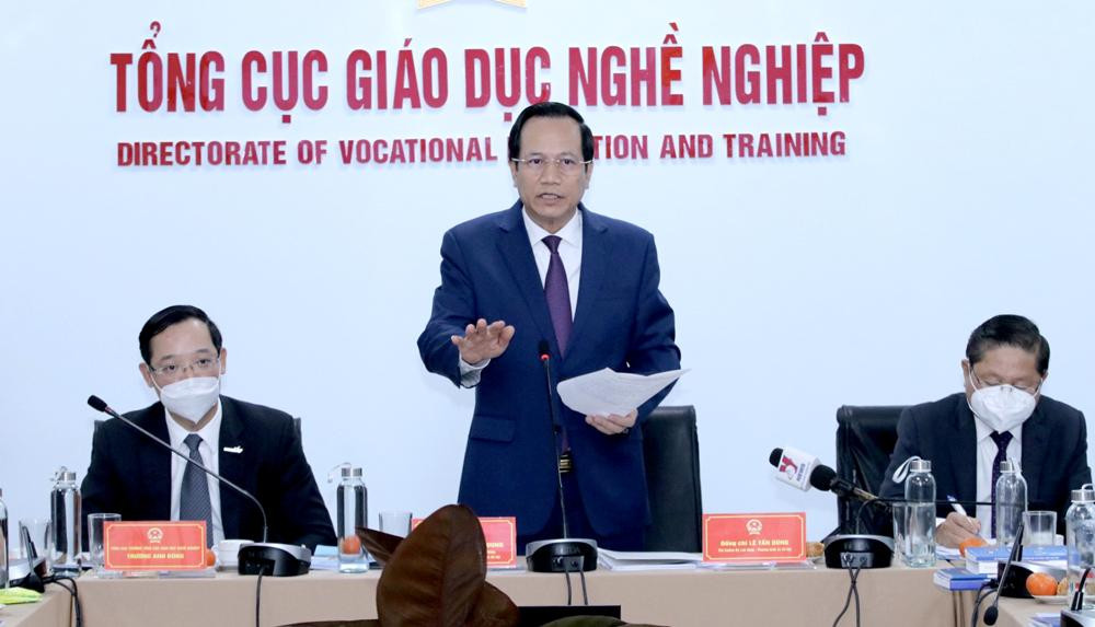 Bộ trưởng LĐ-TB&XH Đào Ngọc Dung yêu cầu đào tạo nghề sớm bắt kịp tiêu chuẩn của thế giới.