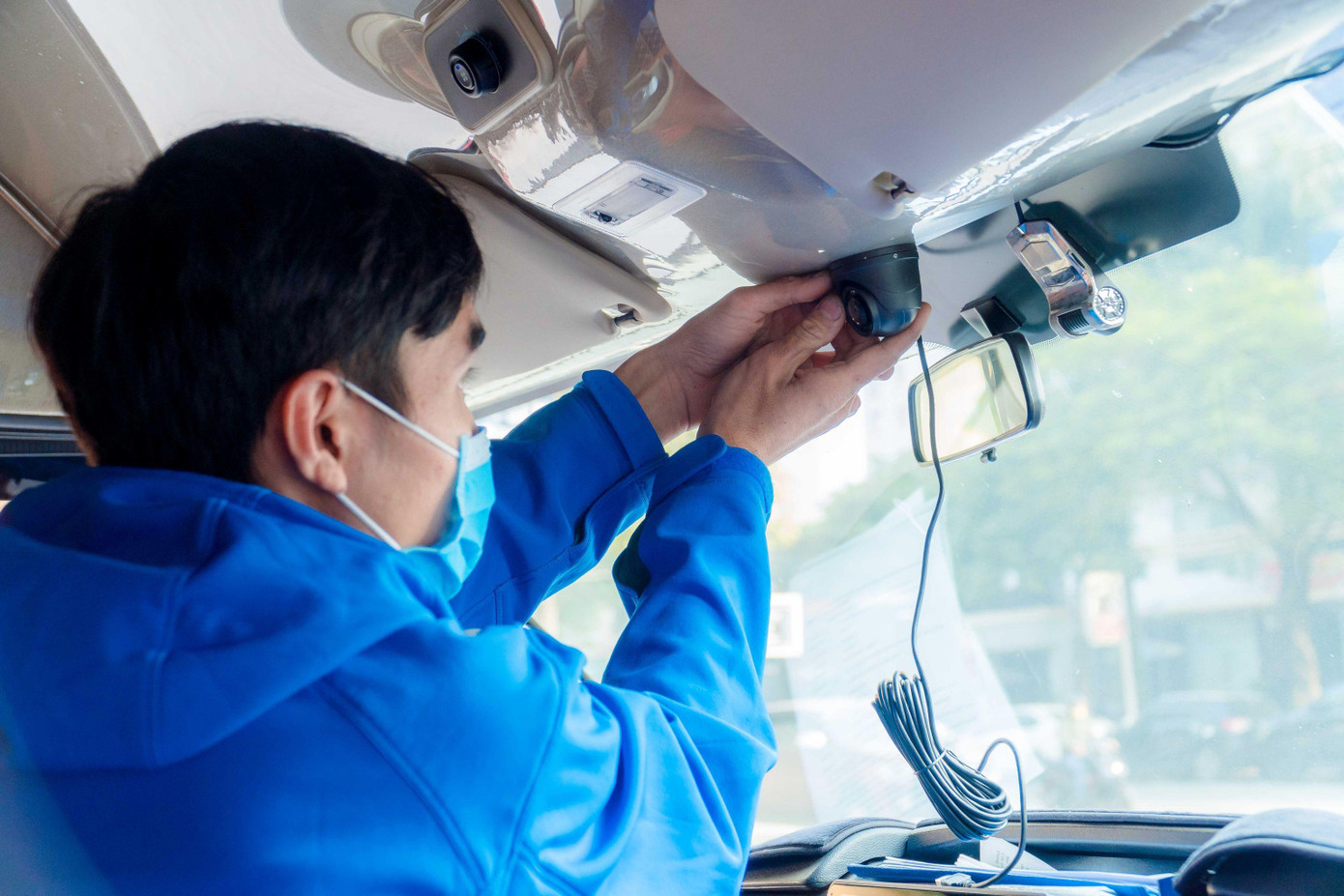 Cơ quan chức năng khuyến cáo chủ xe ô tô kinh doanh cần lưu ý lắp đặt camera giám sát đạt tiêu chuẩn để tránh bị xử phạt và tốn kém thêm chi phí lắp lại. Cơ quan chức năng khuyến cáo chủ xe ô tô kinh doanh cần lưu ý lắp đặt camera giám sát đạt tiêu chuẩn để tránh bị xử phạt và tốn kém thêm chi phí lắp lại.