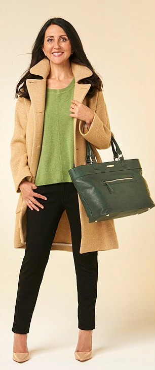 Măng tô dáng dài cũng được nhiều phụ nữ trung niên ưa thích.