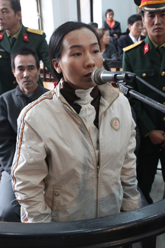 Bị cáo Nguyễn Thị Thuận tại phiên tòa ngày 1-12-2010
