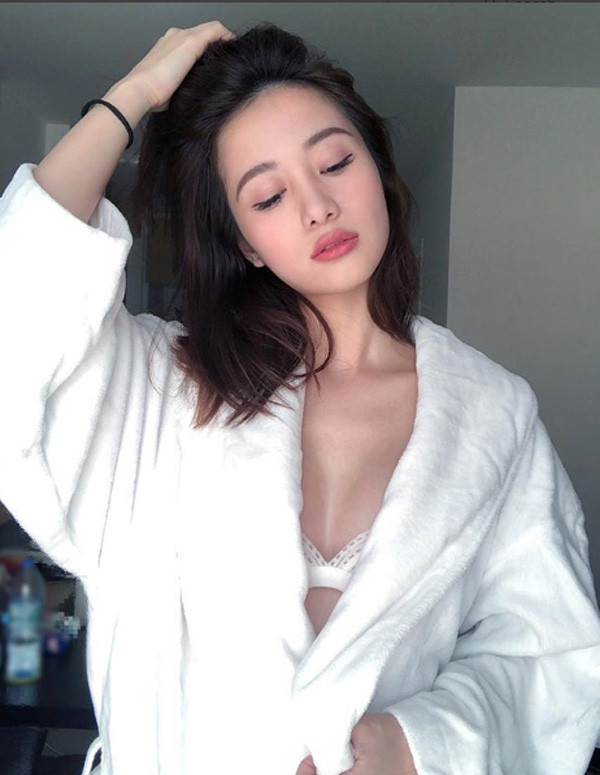 Vẻ nóng bỏng đời thường ‘đốn tim’ fan của Jun Vũ 'Tháng năm rực rỡ' ảnh 6