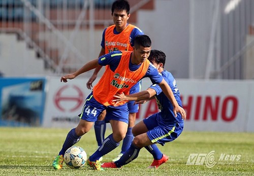 Bầu Đức bắt Công Phượng đổi kiểu tóc ảnh 1