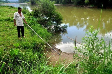 Bé trai chết thương tâm sau khi bị nghi ngờ trộm tiền ảnh 4