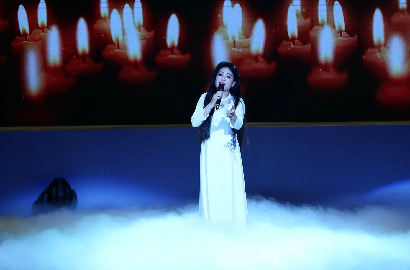 Ca sĩ Anh Thơ khiến người nghe xúc động với "Lời Bác dặn trước lúc đi xa".