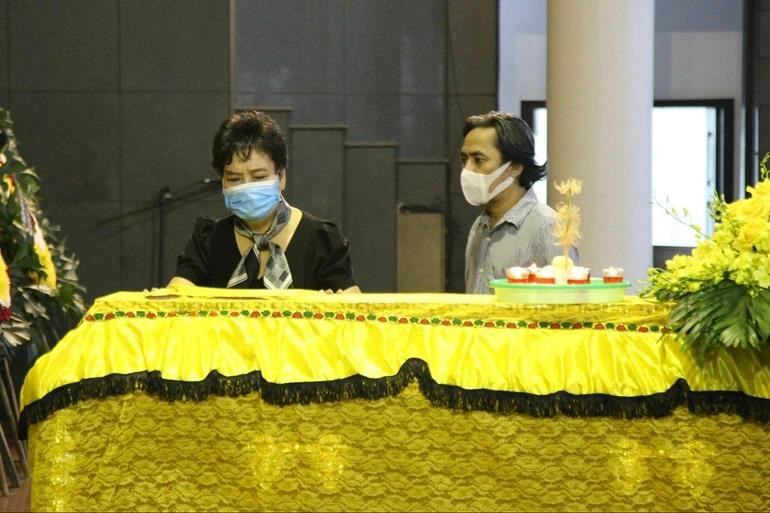 NSƯT Thanh Tú nghẹn ngào tiễn biệt nhà văn, nhà biên kịch Lê Phương.