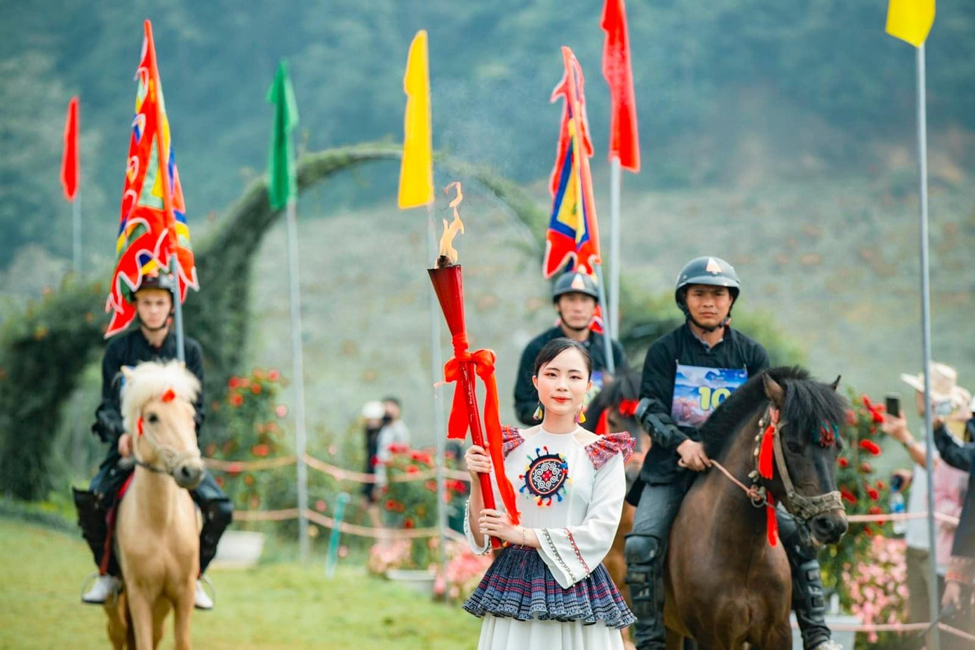 Nhiều lễ hội, sự kiện văn hóa du lịch được tổ chức ở khắp cả nước góp phần thu hút khách nội địa.