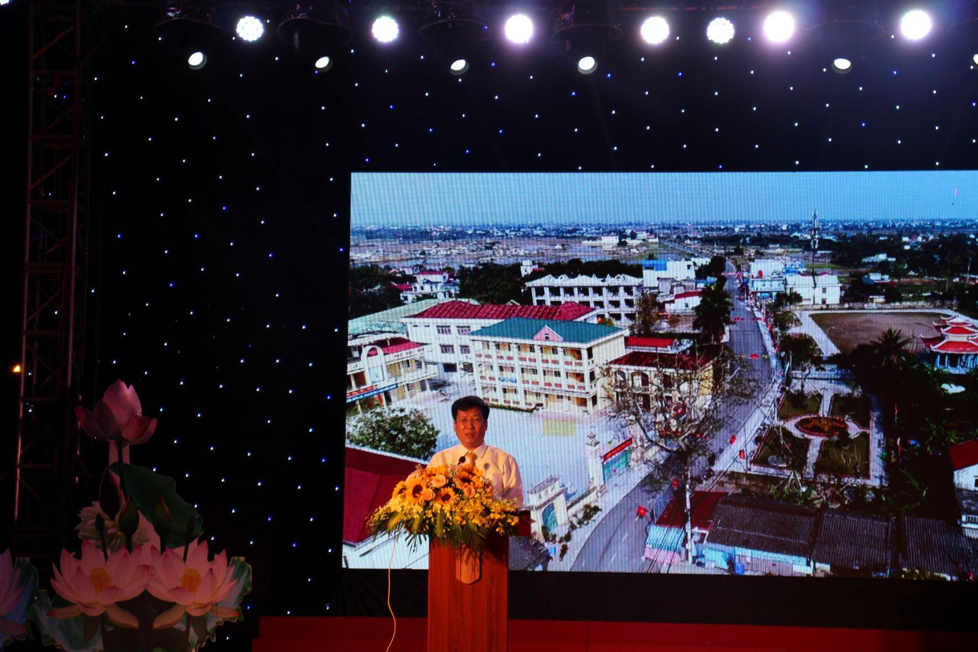 Ông Lê Xuân Huy, Bí thư Huyện ủy huyện Bình Lục phát biểu khai mạc. Ông Lê Xuân Huy, Bí thư Huyện ủy huyện Bình Lục phát biểu khai mạc.