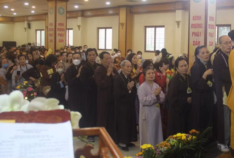 Phật tử dự đại lễ Phật đản sáng 15/5.