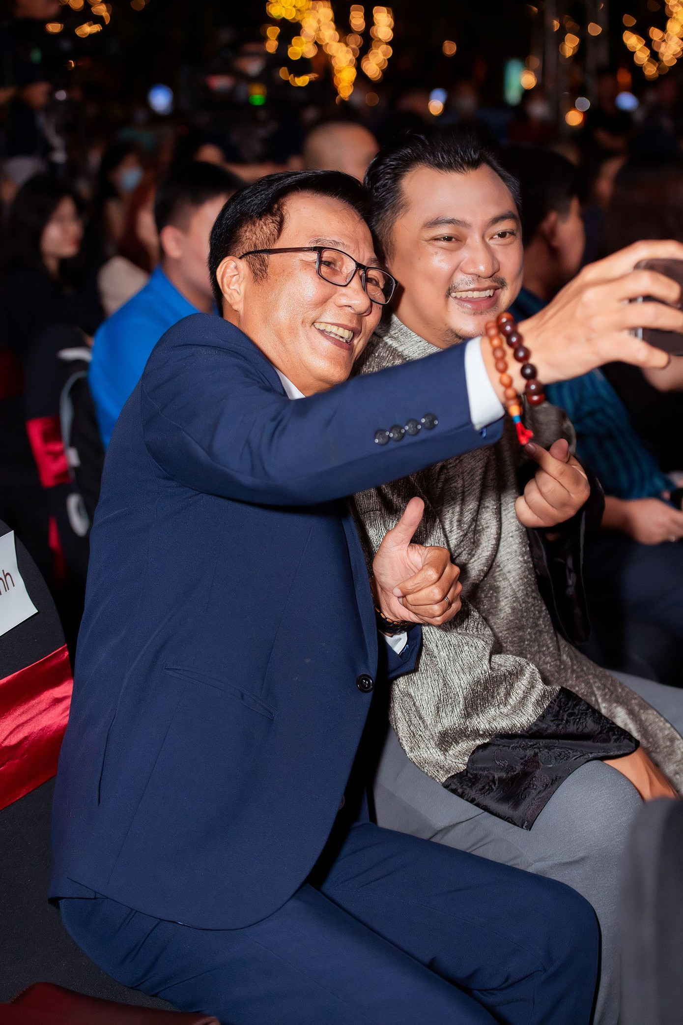 NSND Trọng Trinh và đạo diễn Phan Gia Nhật Linh trong đêm nhạc ở phố đi bộ Trịnh Công Sơn.