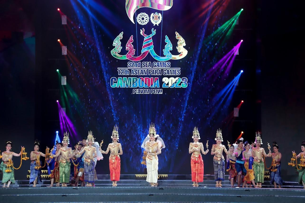 Nghệ sĩ Campuchia tham gia biểu diễn tại lễ Bế mạc SEA Games 31.