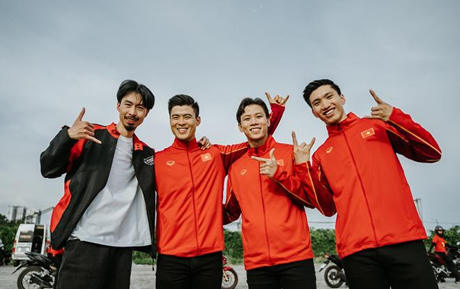 Đen lần đầu sáng tác ca khúc về bóng đá. Đen lần đầu sáng tác ca khúc về bóng đá.