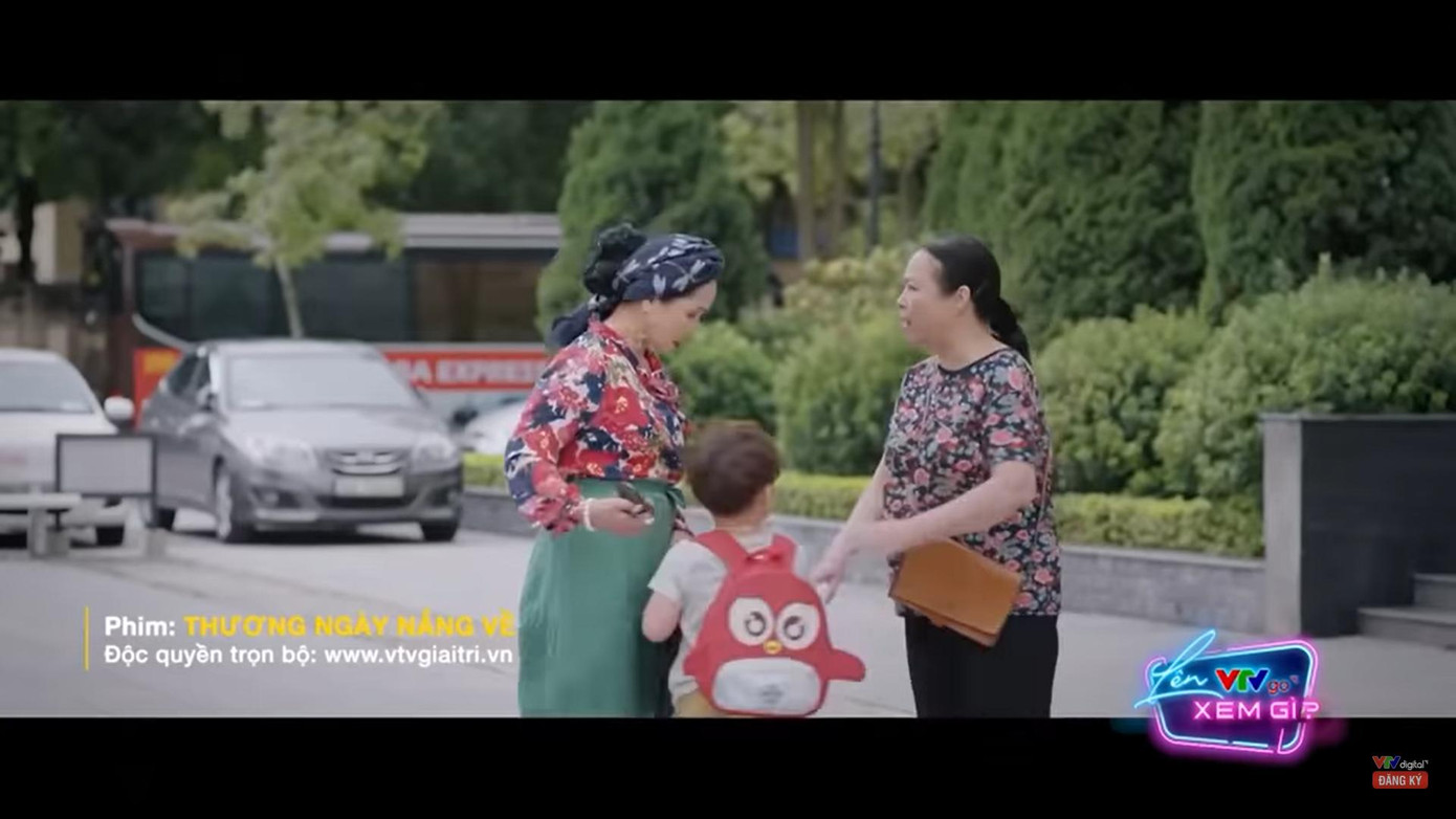 Luôn tất bật chăm con chăm cháu nhưng đôi khi bà Nga cũng vùng lên khiến bà Hiền chưng hửng. Luôn tất bật chăm con chăm cháu nhưng đôi khi bà Nga cũng vùng lên khiến bà Hiền chưng hửng.